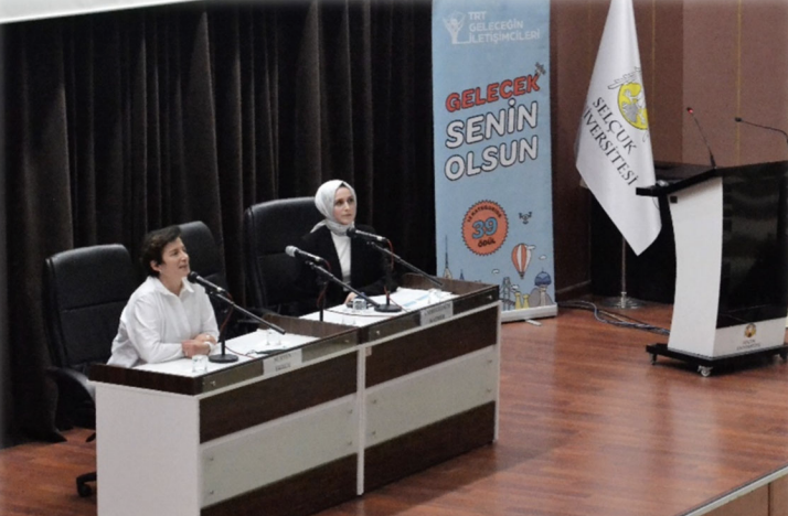 TRT İletişim Fakültesi öğrencileriyle bir arada